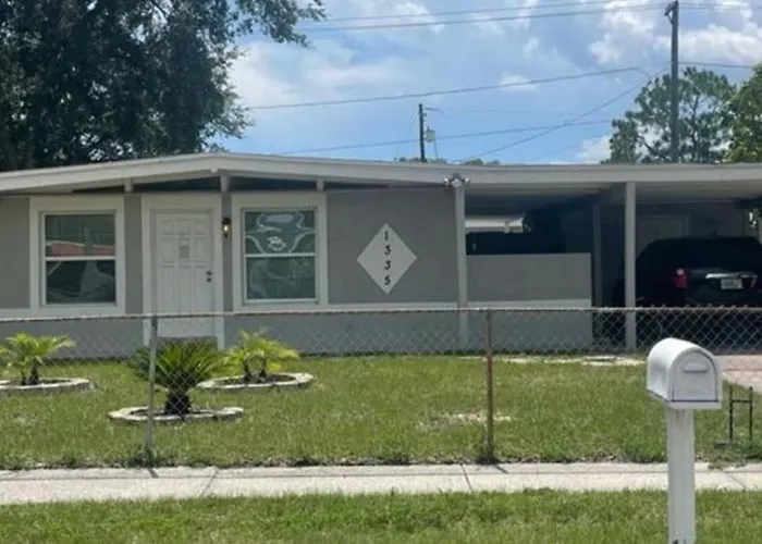 Cheerful Family Home Close To Everything!